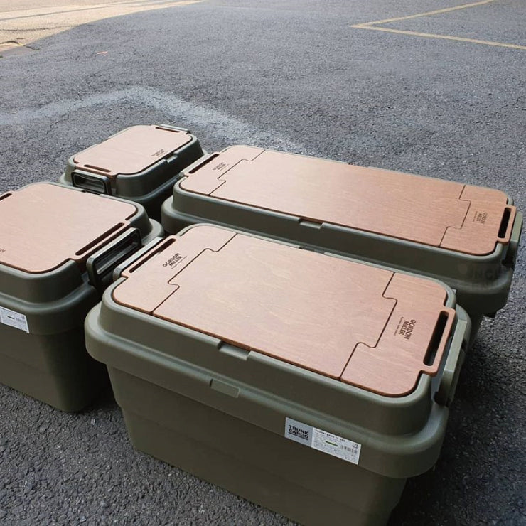 a couple of toilets are sitting on the ground 